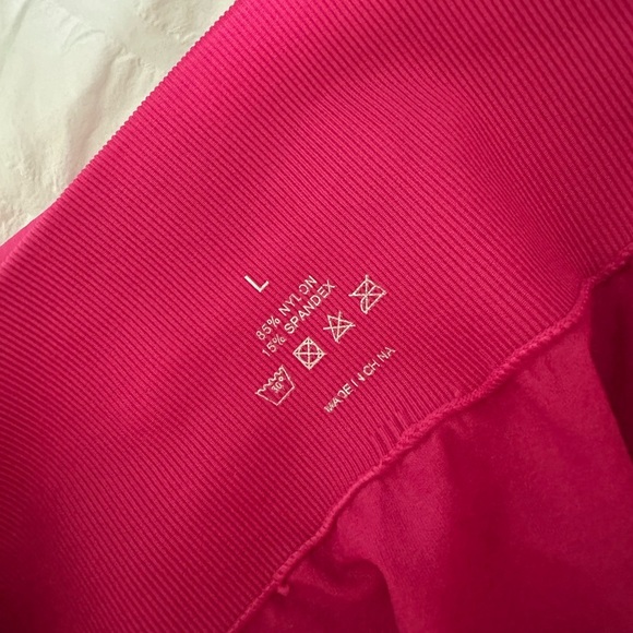 NVGTN Magenta Solid Seamless Shorts Large - Picture 5 of 5